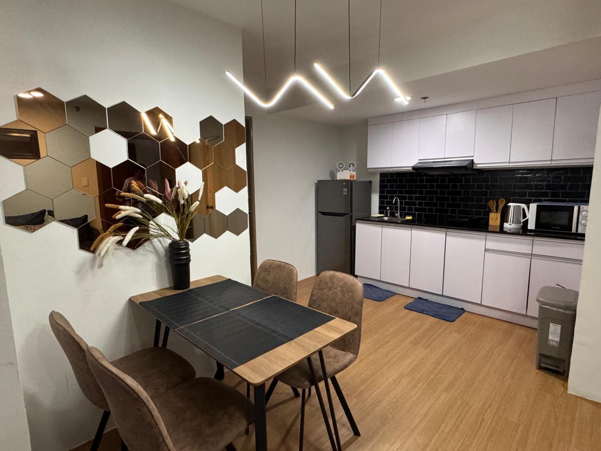Cozyvilla At Pine Suites Tagaytay 2Br Or Studio With Free Parking 2Br In Basement Parking And Studio In Offsite Parking Tagaytay City Exteriör bild