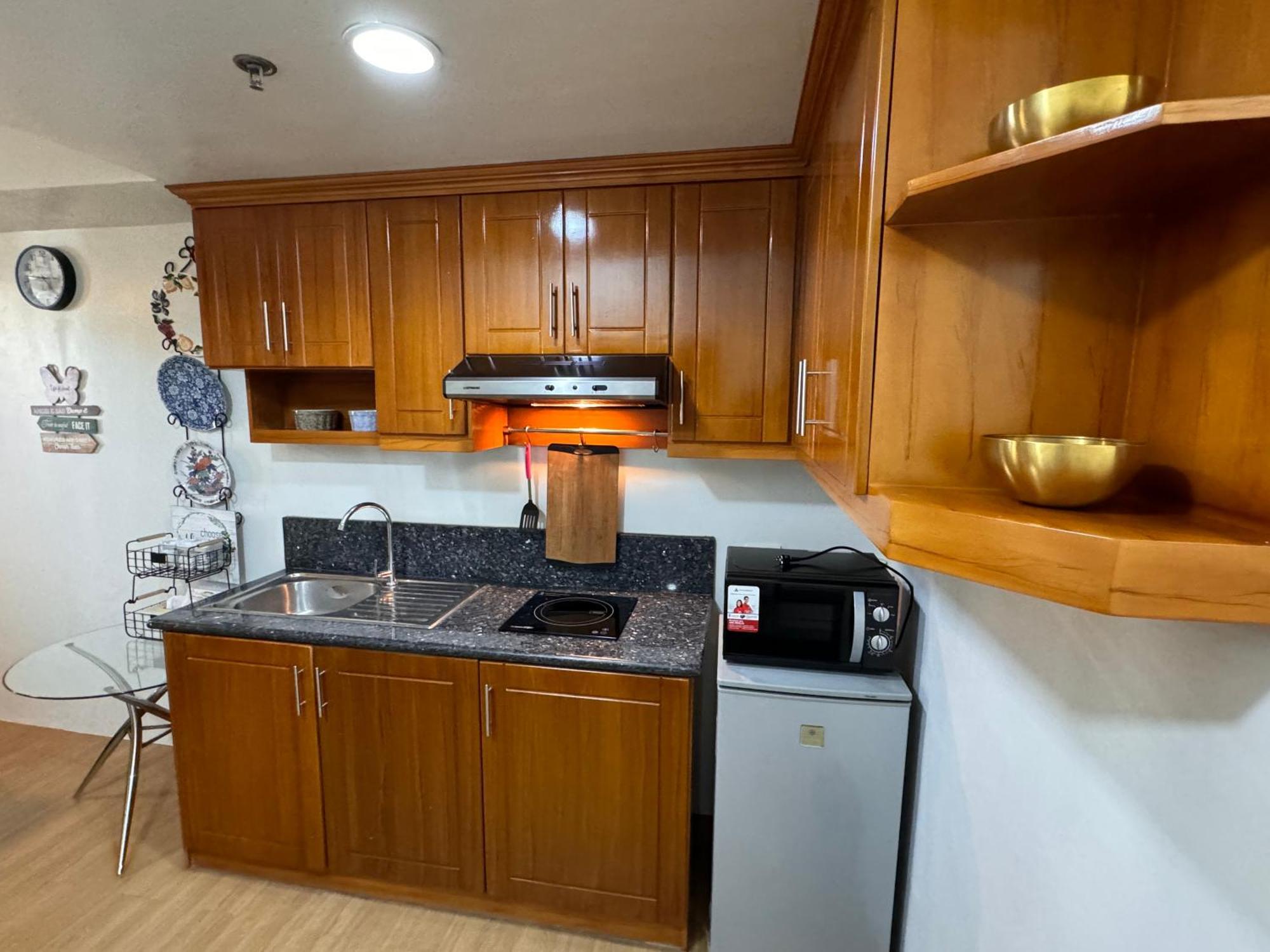 Cozyvilla At Pine Suites Tagaytay 2Br Or Studio With Free Parking 2Br In Basement Parking And Studio In Offsite Parking Tagaytay City Exteriör bild