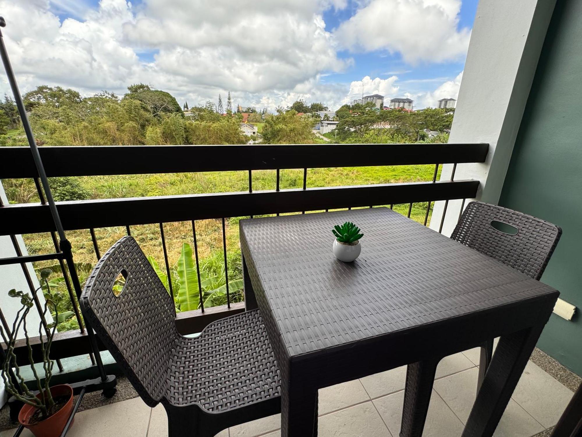 Cozyvilla At Pine Suites Tagaytay 2Br Or Studio With Free Parking 2Br In Basement Parking And Studio In Offsite Parking Tagaytay City Exteriör bild